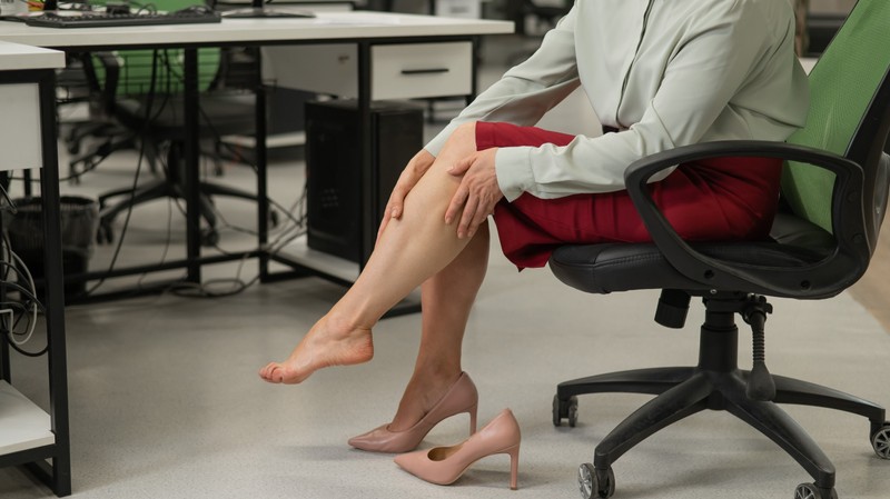 Olyan, mintha égne és apró tűkkel szurkálnák a lábát? Lehet, hogy égő láb szindrómája van