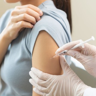 Végre kiderült, miért növelik meg bizonyos Covid vakcinák a vérrögképződés kockázatát című cikk nyitóképe