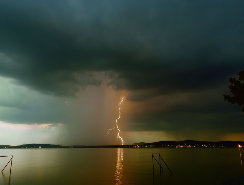 április 1 viharjelző balaton tisza-tó velencei-tó
