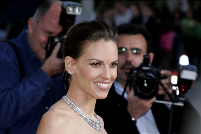 45 felett is oké a csaladálapítás? Hilary Swank szerint igen, de ez nem ilyen egyszerű