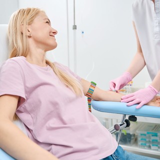 Pajzsmirigyfunkciókat néző vérvétel előtt lehet enni? Ezeket feltétlenül tudnia kell! című cikk nyitóképe