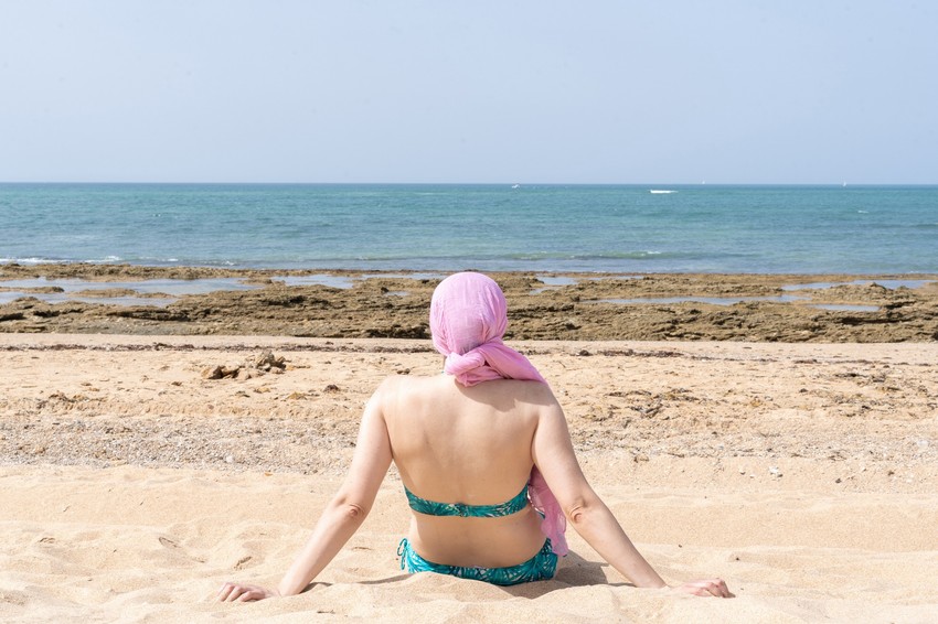 Nem mindegy, milyen strandra mennek, a szúnyogcsípésekre is érzékenyebben reagálhatnak, és a melegben hamarabb kiszáradhatnak, mint egy egészséges szervezet.
