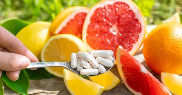 A jobb hatás miatt egy bizonyos napszakban veszi be a C-vitamint? Szinte biztos, hogy rosszul teszi!
