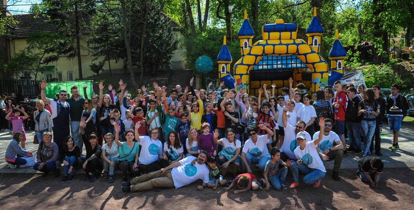 Sok gyerek csak az önkénteseknek és az adományoknak köszönhetően jut olyan élelmiszerhez, édességhez, amit a tévében lát Fotó: Kuckó Önkéntes Program, 2016