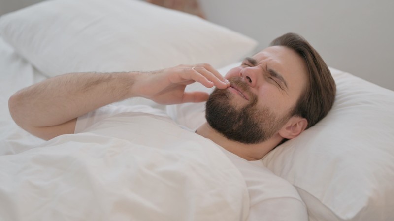 Fogfájás éjszaka: mit tehet, hogy reggelig kibírja?