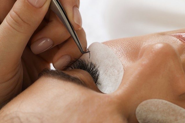 Műszempilla allergia: elveszíthetjük a természetes pilláinkat miatta