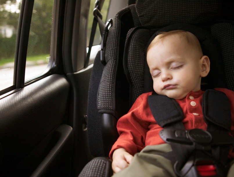 gyerek forró autó nyár hagyni mentő