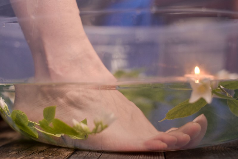 Repedezett sarkak ellen zöldteás lábfürdő: tényleg hat és még jól is esik! Így készítheti el otthon a gyógyító főzetet