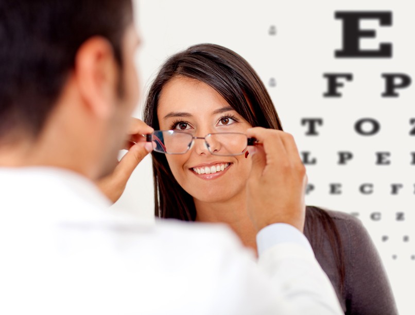 szemüveg, látásvizsgálat, optikák, egészségpénztár, egészségbiztosítás