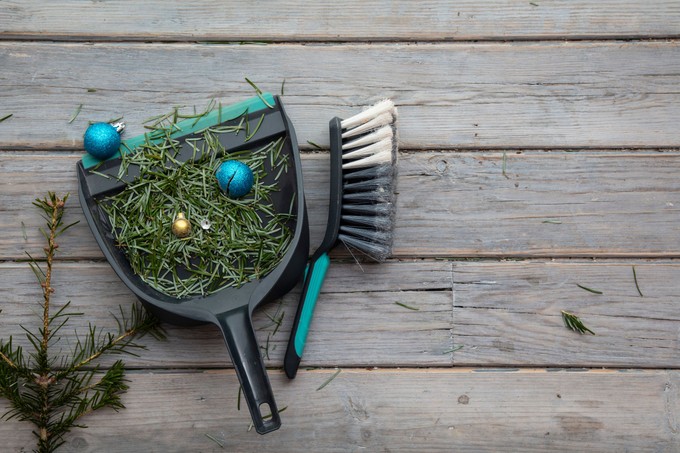 A tűlevelek elleni karácsonyi hadművelet – így marad tiszta a lakás az ünnepek alatt című cikk nyitóképe