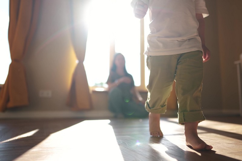 Segítséget kér a gyógyíthatatlan DMD betegséggel élő 4 éves kisfiú családja