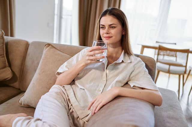 Meleg víz reggelente:tényleg több problémán segíthet vagy csak egy túlértékelt "csodaszer"?