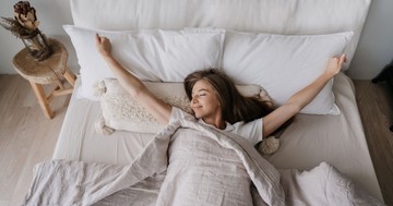 Mi köze a Drakula-hormonnak az alváshoz? Így segíti a pihenését