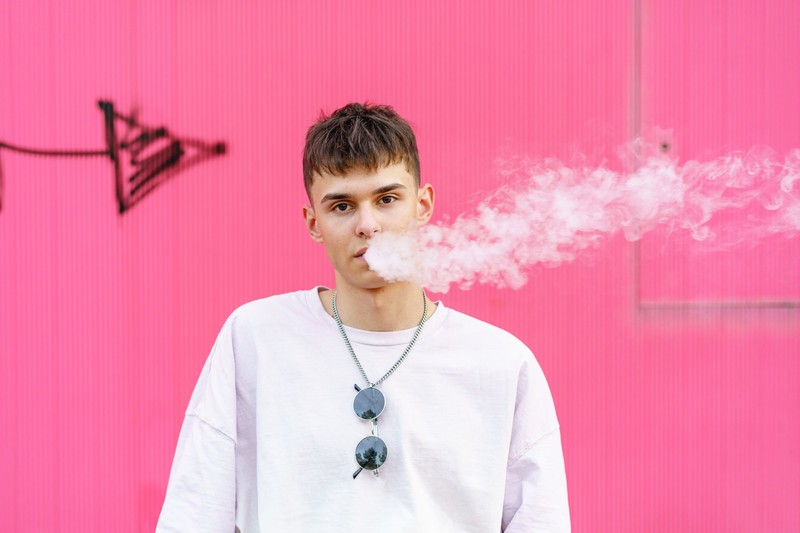 A „biztonságos dohányzás” mítosza összeomlott: riasztó dolgokat találtak a vape-ekben