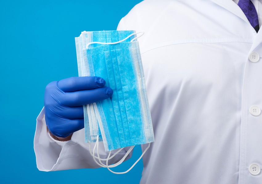 A légúti megbetegedések, valamint a koronavírus esetek országosan emelkedő tendenciája miatt már 2 kórház visszahozta a maszkhasználatot.