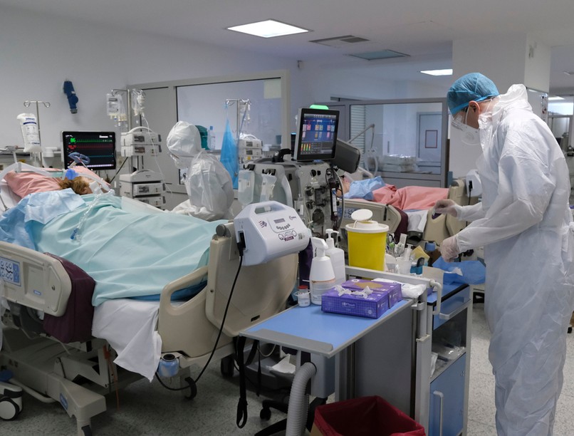 koronavírus, covid-19, oltás, halálozási rekord, fertőzöttek száma, kórház, intenzív