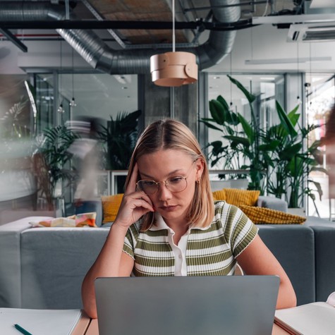 Mindegy mennyi időt tölt íróasztal mögött - ezzel a mozgással ellensúlyozhatja az ülőmunkát! című cikk nyitóképe